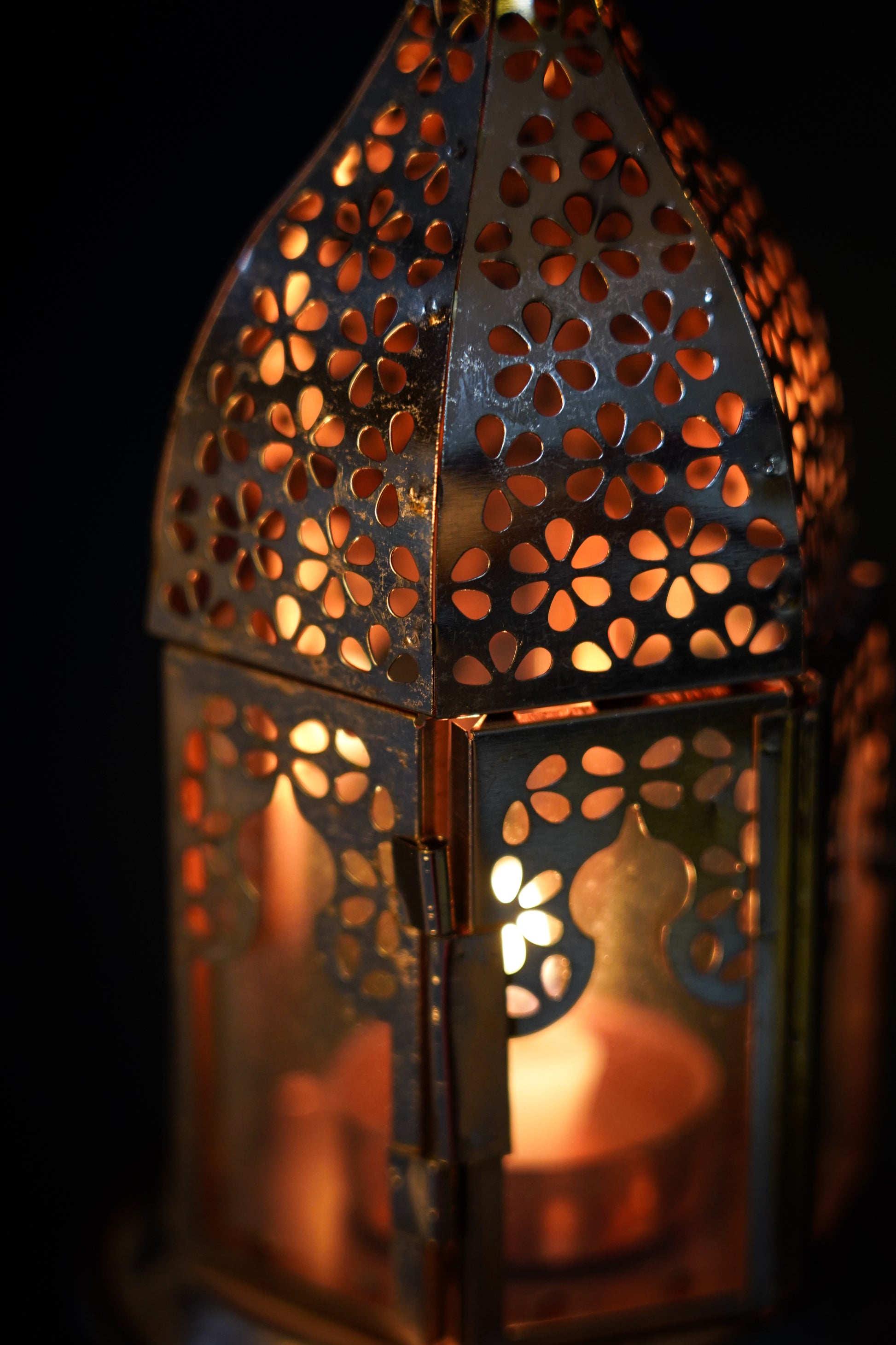 Moroccan Metal Lantern – Antique Gold Tealight Candle Holder for Eid & Ramadan Décor
